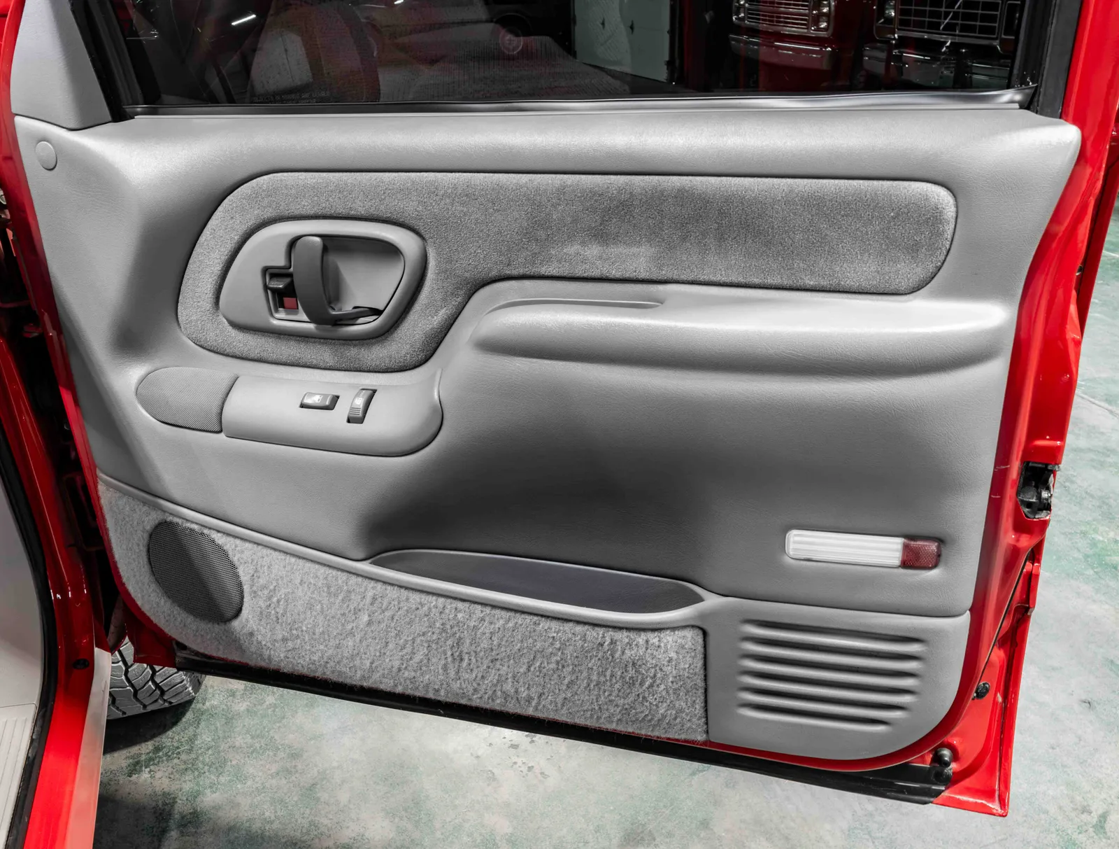 14_ 1998-Chevrolet-K1500-Red-102664-44.jpg